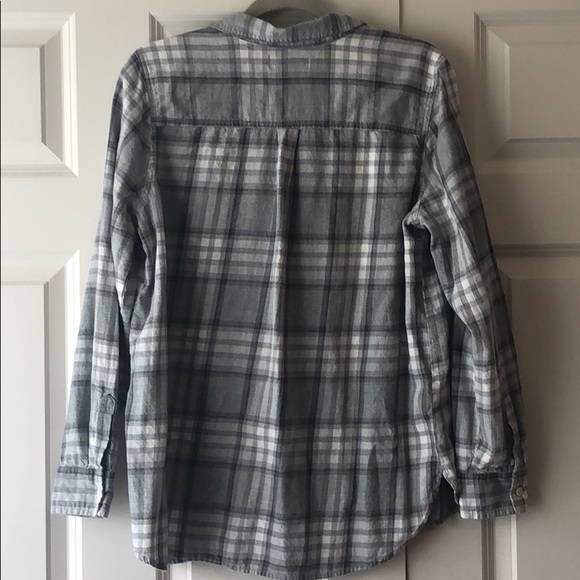 Old navy plaid button up! - Picture 4 of 4